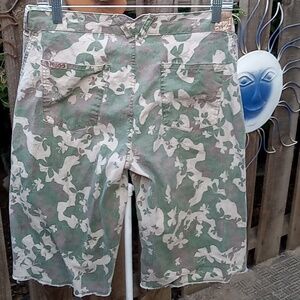 Girls long shorts. 14 1/2. Mudd With glitter. Good stretch.